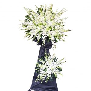 A standing spray of remembrance 1