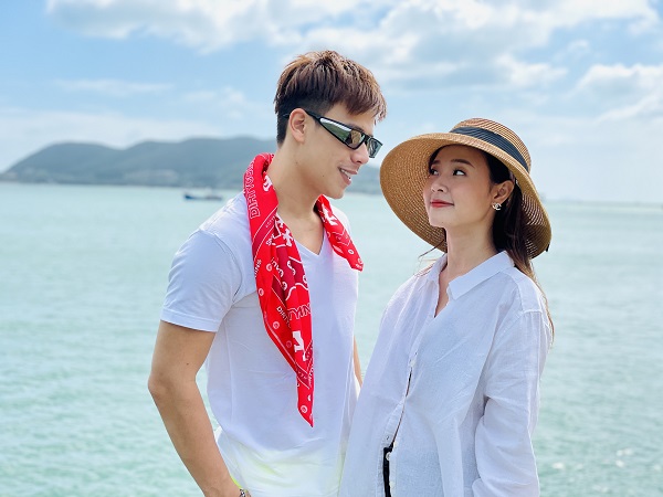 HẠNH PHÚC GIỐNG NHƯ MỘT ĐÔI GIÀY