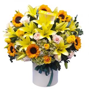 Roses, Lili and sun flowers