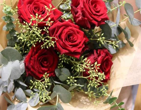 Your Cut Flowers Fresh With These 5 Tips That Really Work