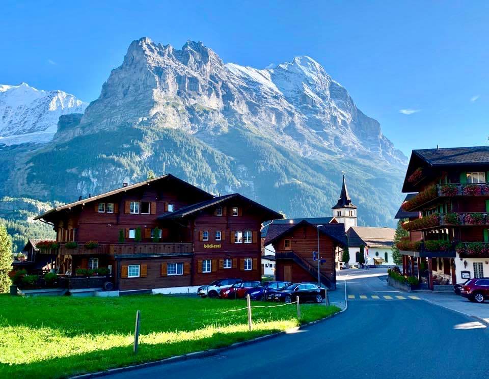 Challenges Are Not Meant To Break You; They Are Meant To Make You Stronger – Thử Thách Không Nhằm Mục Đích Đánh Gục Bạn; Chúng Có Nghĩa Là Để Làm Cho Bạn Mạnh Mẽ Hơn