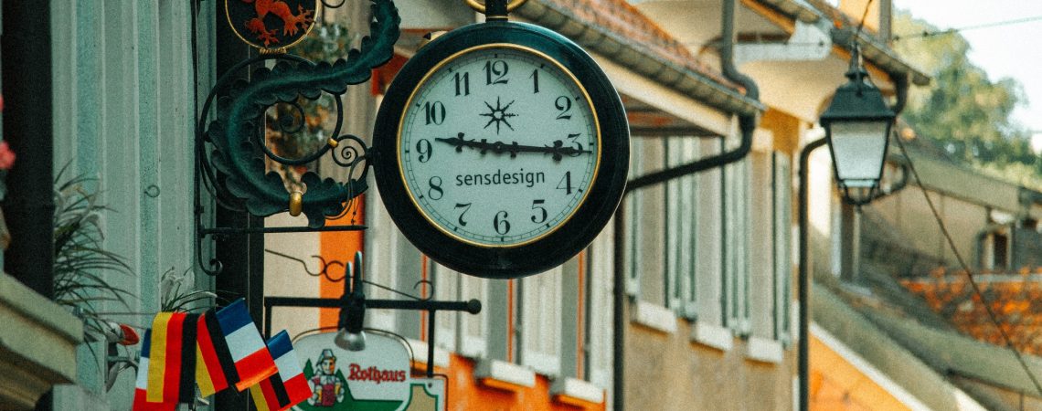 Don’t Wait For Opportunities To Come Knocking – Đừng Chờ Đợi Cơ Hội Đến Gõ Cửa