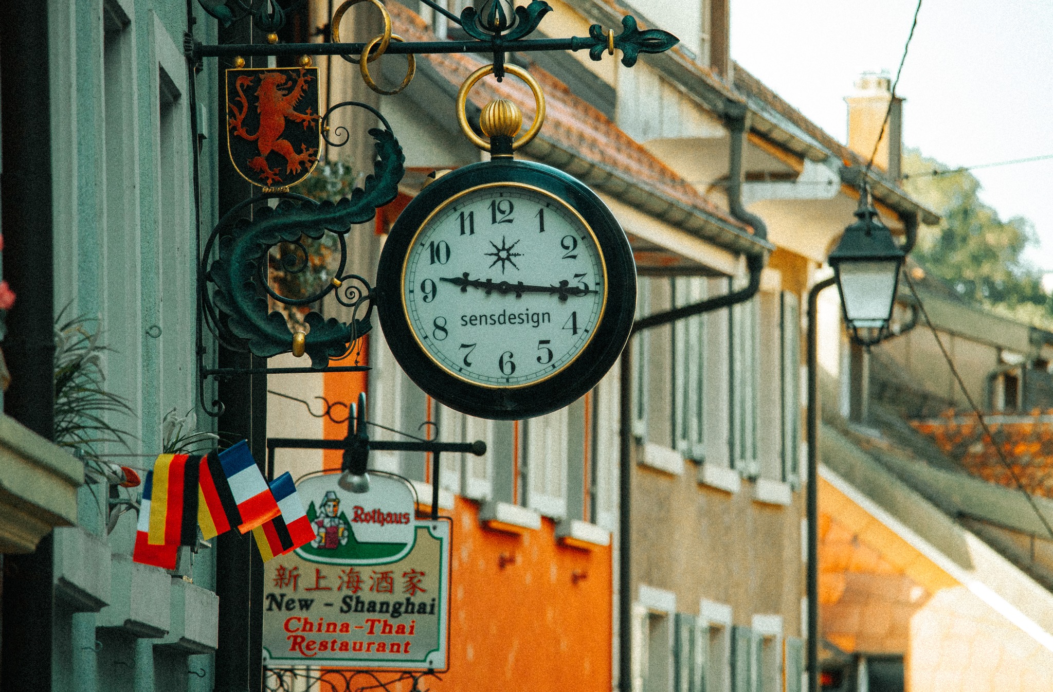 Don’t Wait For Opportunities To Come Knocking – Đừng Chờ Đợi Cơ Hội Đến Gõ Cửa